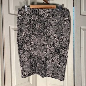 LulaRoe Black and White Patterned Pencil Skirt Size 2XL